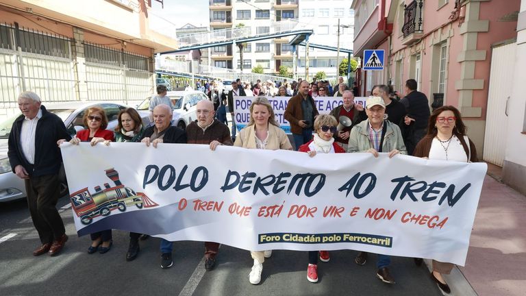 La reivindicación por el ferrocarril llega en Fene: «<span lang=