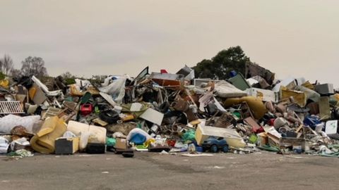 Residuos acumulados en el punto limpio, en una fotografa de archivo; el alcalde asegura que ahora ya no queda nada