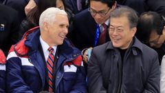 EL vicepresidente de EE.UU., Mike Pence, junto al presidente surcoreano Moon Jae-in