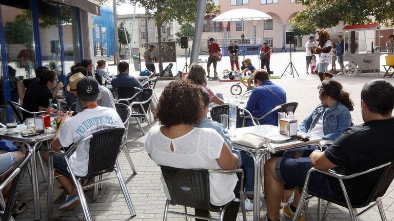 El Festival Osa Do Mar Se Consolida En Burela Como Opci n Musical Y L dica