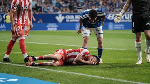Jacobo Gonz�lez y Guille Rosas, en el derbi asturiano