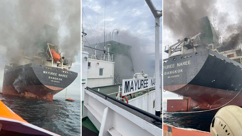Varias im�genes del carguero Mayuree Naree, de bandera tailandesa, envuelto en humo negro tras ser atacado en el estrecho de Ormuz