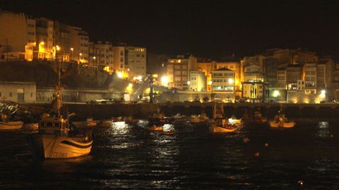 Vista nocturna del puerto de Malpica (foto de archivo), uno de los 26 donde Portos mejorará el alumbrado