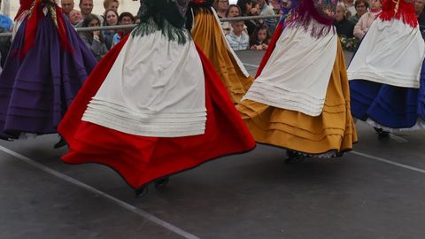 Imagen de archivo de un grupo tradicional de baile