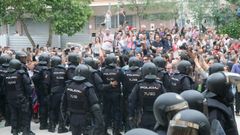 Despliegue policial, el 1 de octubre del 2017, para impedir la votación del referendo ilegal en Cataluña