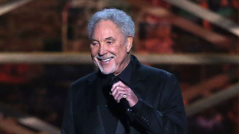 Tom Jones y Cucurella