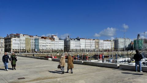 Paseo de la Marina con sus características galerías de cristal.