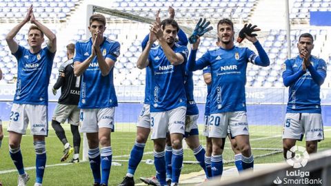 gol Tejera Arnau Real Oviedo Mirandes Carlos Tartiere.Los futbolistas del Real Oviedo dedican a Francesc Arnau el gol de Sergio Tejera al Mirands