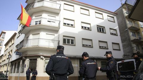 La Polica blinda la comisara de Monforte dentro de una operacin contra ventas ilegales de vehculos