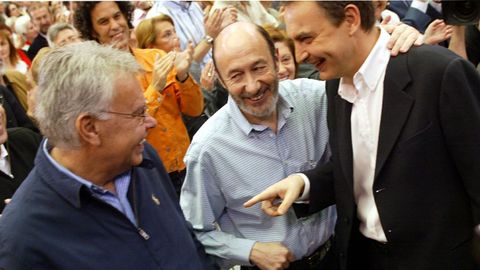 En abril del 2007 junto a Zapatero y González en la celebración del tercer aniversario del gobierno socialista