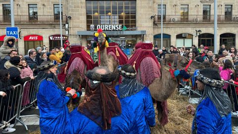 Los Reyes llegaron a la estacin de tren de Ourense