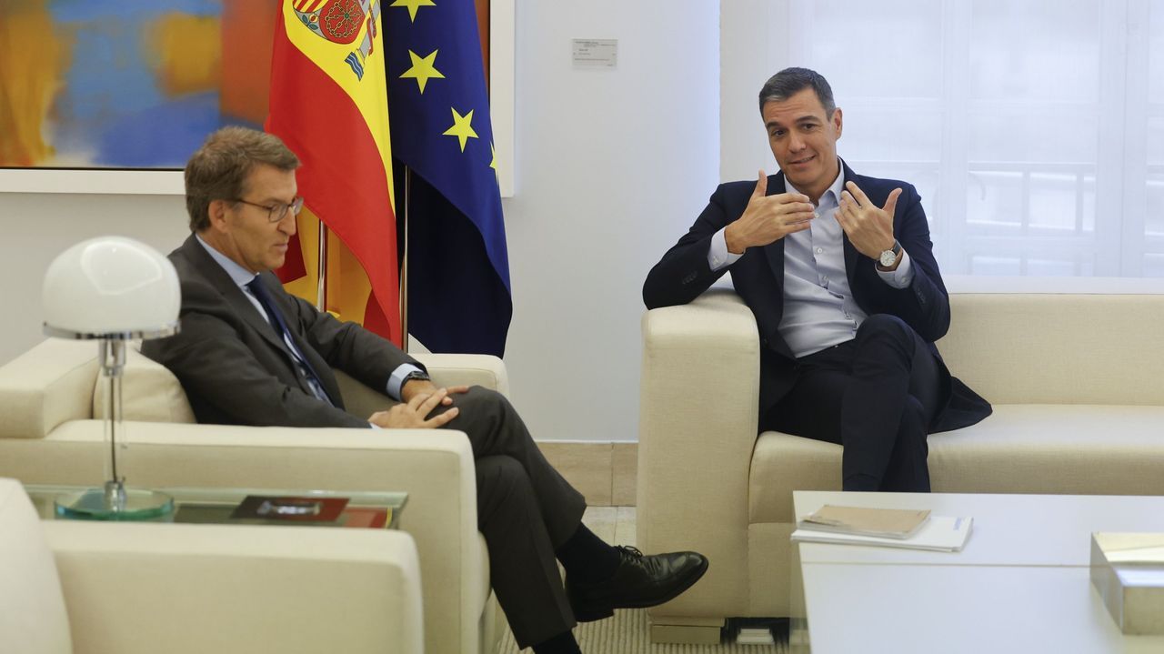 Los presidentes gallegos en Amrica.Pedro Snchez y Alberto Nez Feijoo, durante su reunin en la Moncloa el pasado 10 de octubre. 