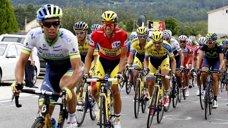 B�scate en la Vuelta a Espa�a a su paso por Ancares.Gerardo Fern�ndez y Javier Pitillas el a�o pasado en la plaza del Obradoiro