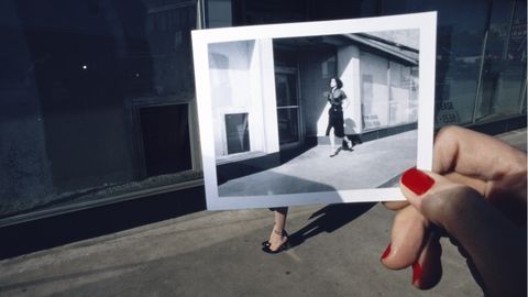 Imagen de Guy Bourdin de la exposición «Proyecto Polaroid: En la intersección del arte y la tecnología».