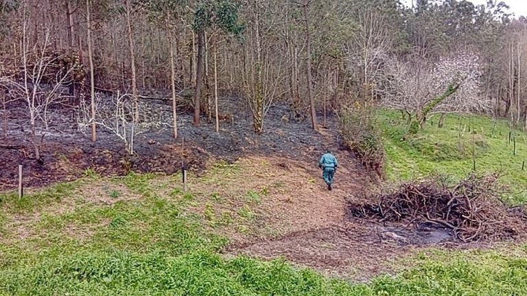 La Guardia Civil investiga a un vecino de Miño por un incendio forestal que calcinó 2.200 metros cuadrados