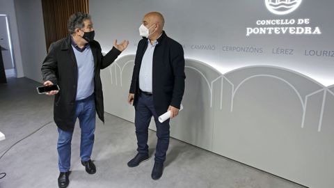 Miguel Anxo Fernndez Lores y Tino Fernndez, en la presentacin de las ayudas municipales para la reactivacin econmica 