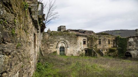 Dependencias del monasterio, en estado ruinoso desde hace mucho tiempo