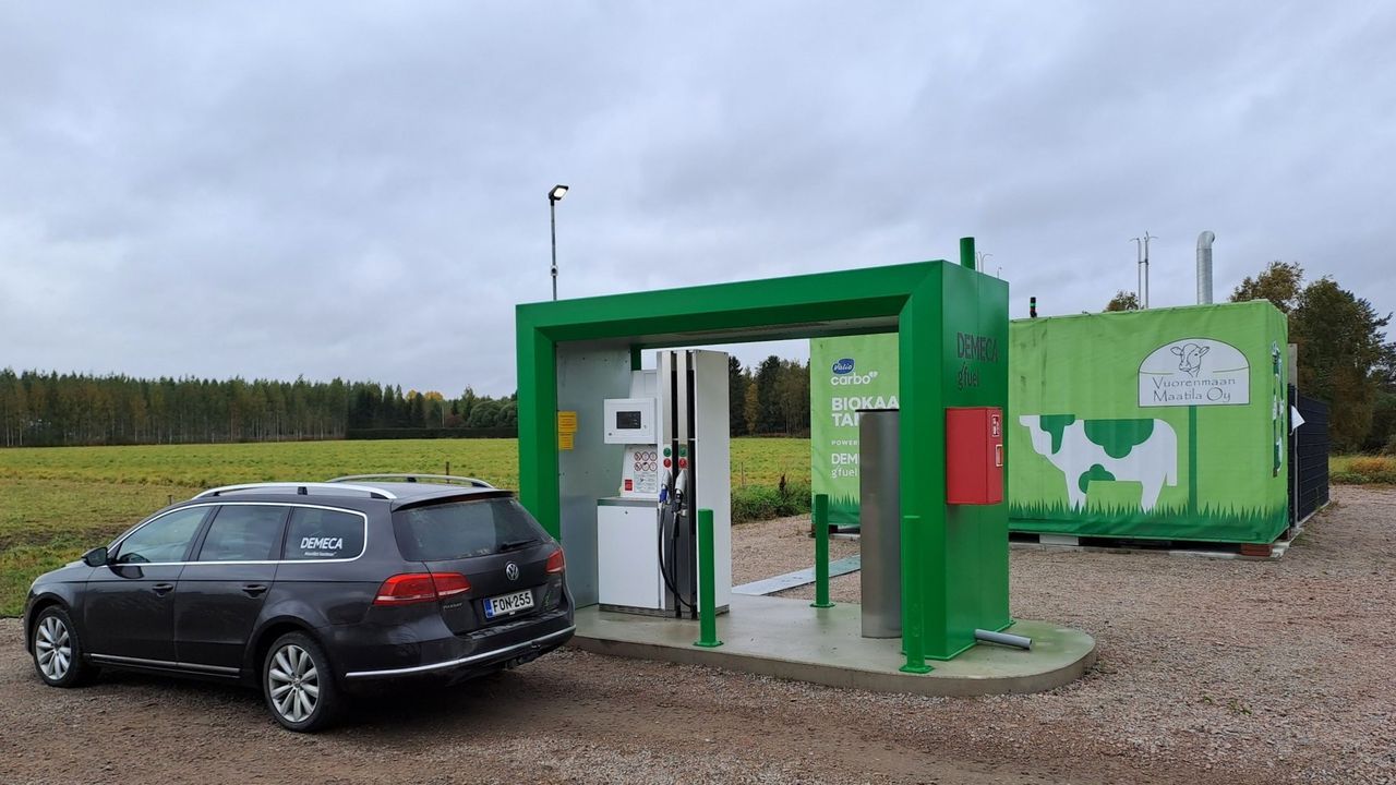 La cooperativa Aira, con sede en Taboada, visit en el 2022 una cooperativa de Finlandia que tiene una estacin de biometano (en la foto)