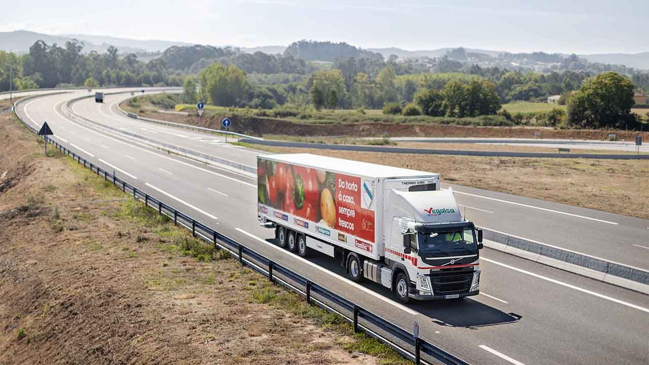 La nueva tienda de Zara Home, en im&aacute;genes.Luis Tembra y Mart&iacute;n Cesp&oacute;n con el burro M&iacute;chel y algunas de las cabras que est&aacute;n en la parcela