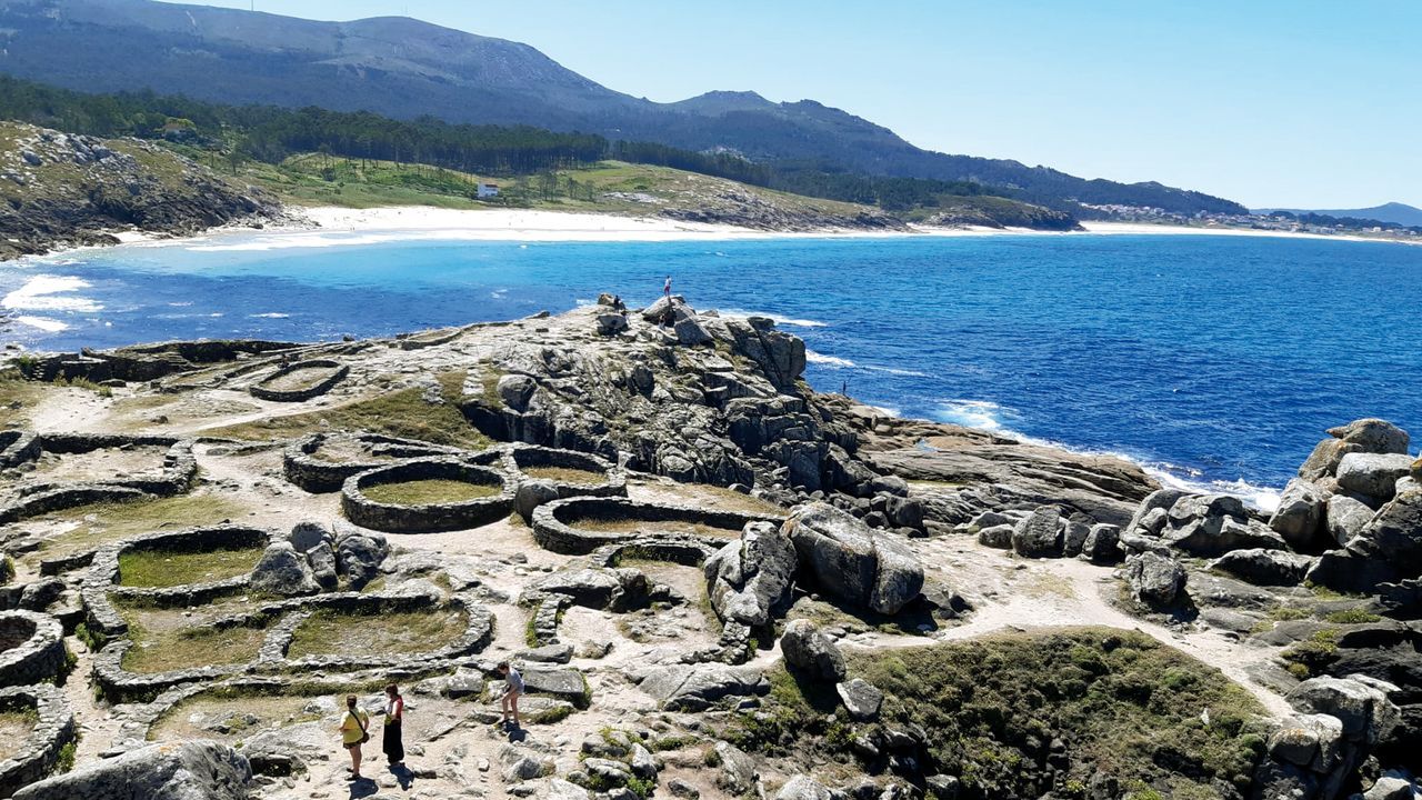 Un�camino sin caminantes.Dos de los dibujos del �Cuaderno C� de Goya