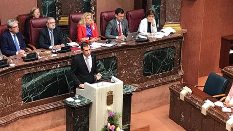 El portavoz de Vox en la Asamblea de Murcia, Juan Jos Liarte, durante su intervencin en el debate de investidura del presidente autonmico