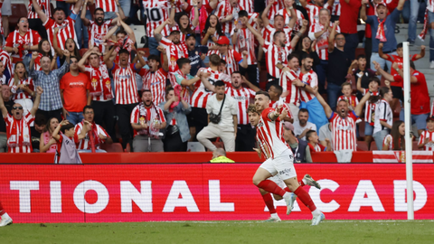 Derbi asturiano entre el Real Sporting de Gijon y el Real Oviedo en El Molin�n