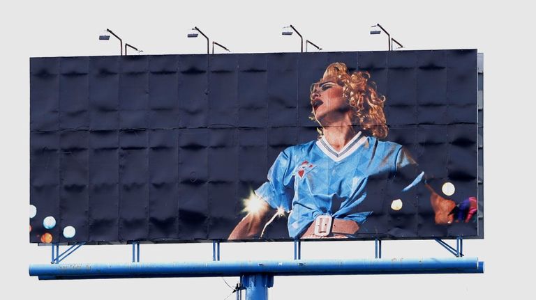 La camiseta celeste de Madonna, investigación de película
