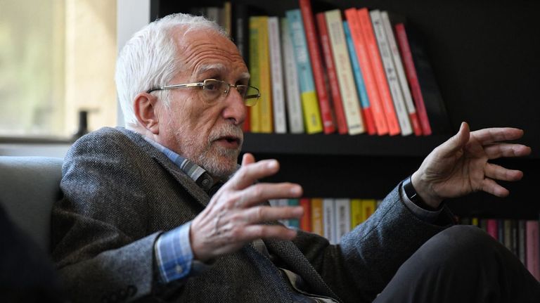 Luis Mateo Díez: «Hay una degradación terrible de la democracia y de la convivencia»