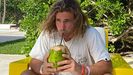 Sancho, que lleg a Tailandia el 30 de julio y a la isla de Phangan el 1 de agosto, relat que el cirujano colombiano decidi unirse a su viaje.