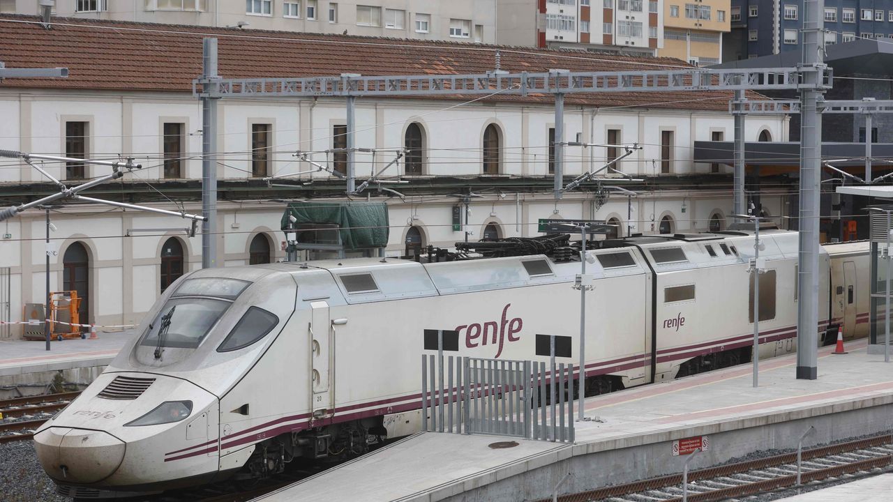 El Alvia esta semana en la estaci�n de Lugo