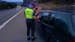 Gracias a un aviso la Guardia Civil logr detener a un conductor que cuadriplicaba la tasa de alcohol