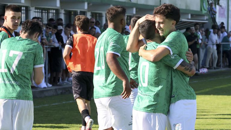 El Galicia de Mugados empata a un gol con el Caión en el «playoff» de ascenso a Preferente