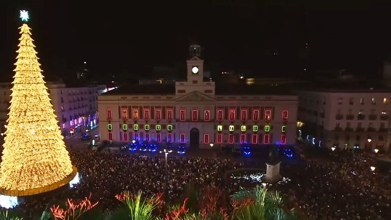 Puerta del Sol de Madrid en la noche de Fin de Año