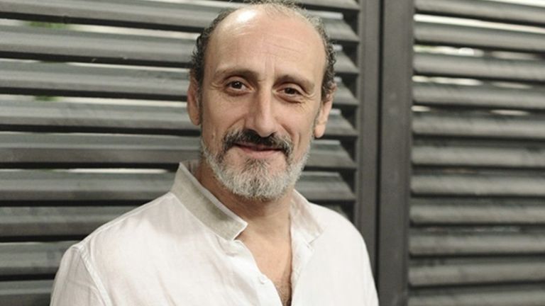 La hija del actor José Luis Gil actualiza el estado de su padre con una foto paseando por Madrid