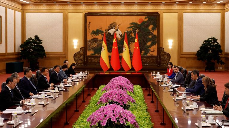 Xi Jinping dice a Sánchez estar ambos «del lado correcto de la historia» ante la «ley de la selva»