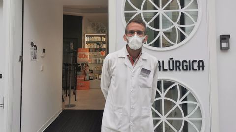 Edgar Yaziji, dueo de una farmacia en la calle Garca Barbn