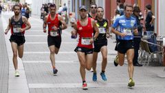 Varios corredores durante la Media maratn de As Catedrais en 2015