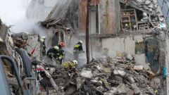Buscan supervivientes en los escombros del edificio de Dnipr atacado por Rusia