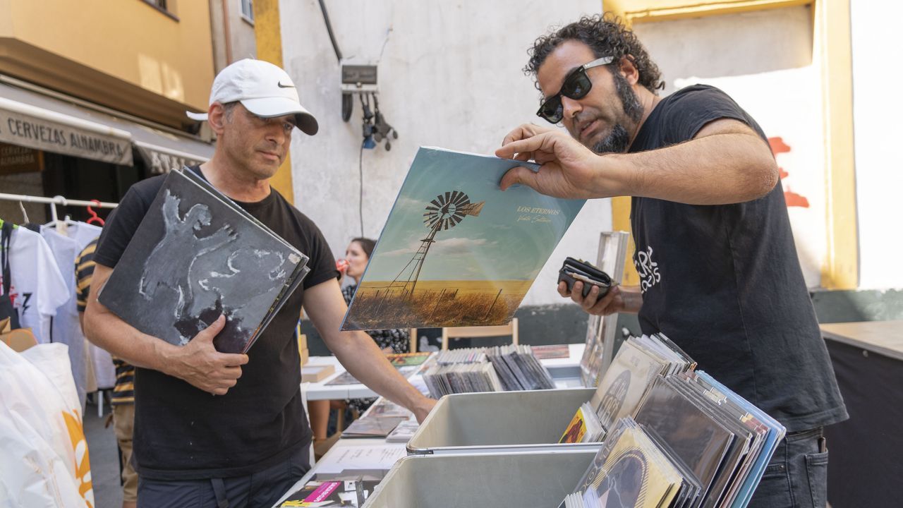 Riberia recupera los vinilos con una feria.La entrega del pblico fue clave en el Festival de la Luzdel ao pasado.