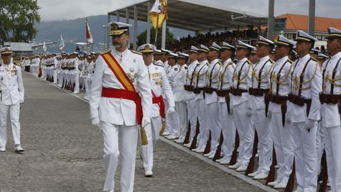 Entrega de despachos en la escuela naval de Marín presidida por el rey, en julio del 2015