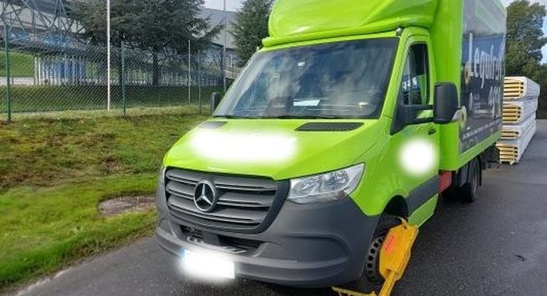 Un camionero que transportaba fruta y hortalizas afronta una multa de hasta 4.000 euros por circular con exceso de peso en el vehículo