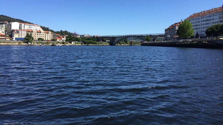 Cuatro campañas de catas en el canal de la ría concluyen que los áridos dragables del Lérez son no contaminantes