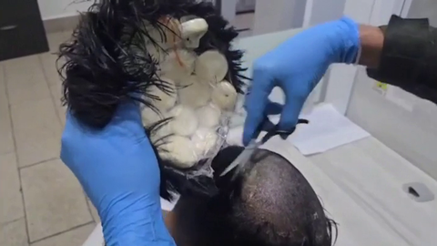 Interceptado en Colombia un hombre con un peluqu�n que llevaba en su interior 10.000 euros de droga