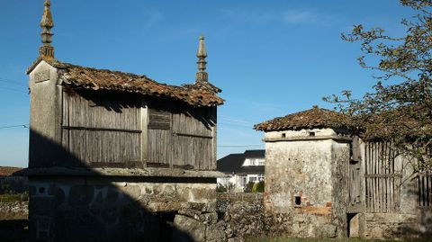 Un hrreo junto a un palomar en Mosteiro