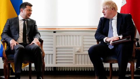 El primer ministro británico, Boris Johnson, y el presidente de Ucrania, Volodymyr Zelenski, en una imagen de archivo.