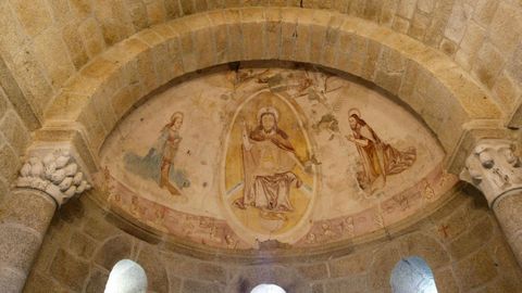 Mural renacentista en el interior de la iglesia de Eir, en Pantn (ruta 3)