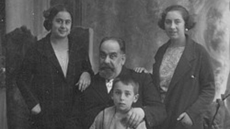 Joaquín Cunqueiro, padre de Álvaro Cunqueiro, fue boticario en Mondoñedo