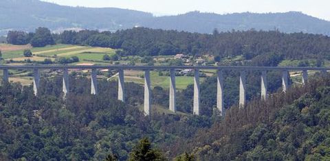 Viaducto del AVE en la lnea Santiago-Ourense