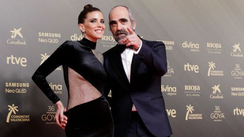 Luis Tosar y María Luisa Mayol, en la alfombra roja de los premios Goya