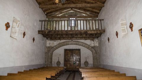 La entrada de la iglesia vista desde el interior, al que se puede acceder en contadas ocasiones